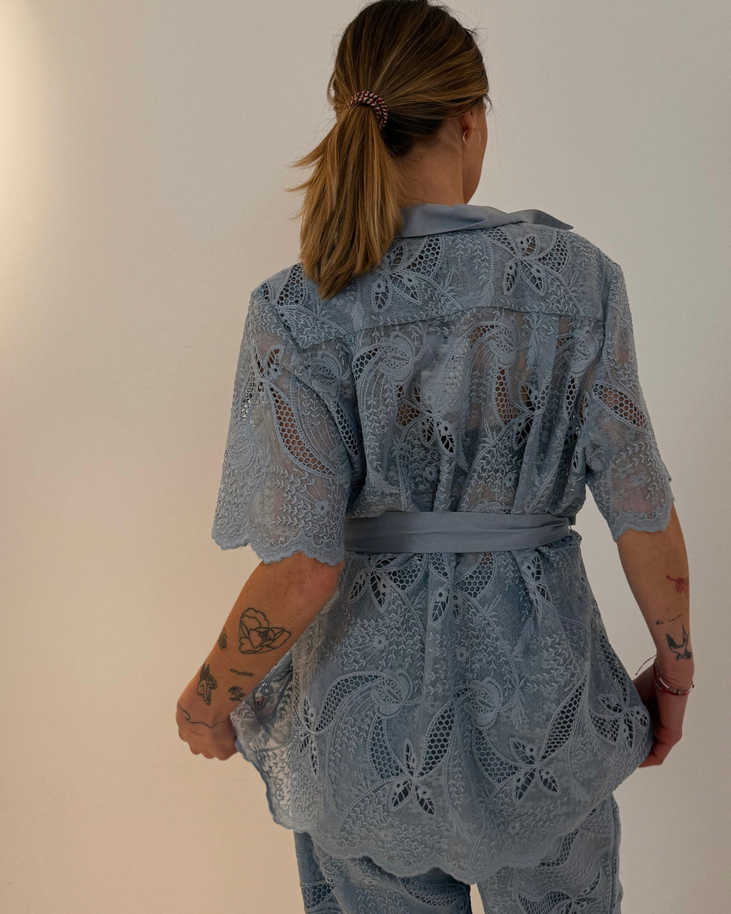 Bluse mit Lochstickerei