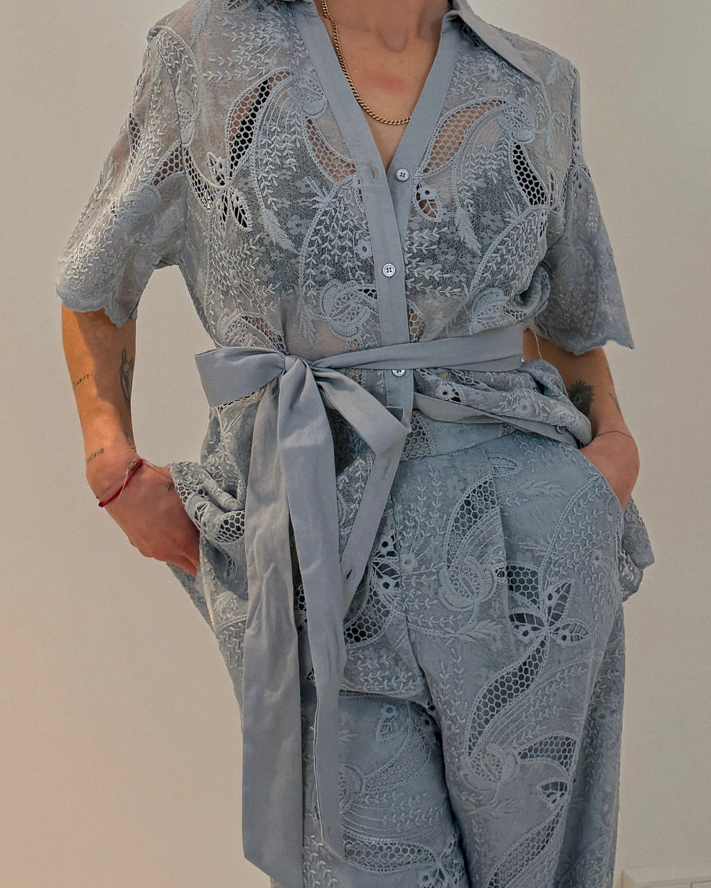 Bluse mit Lochstickerei