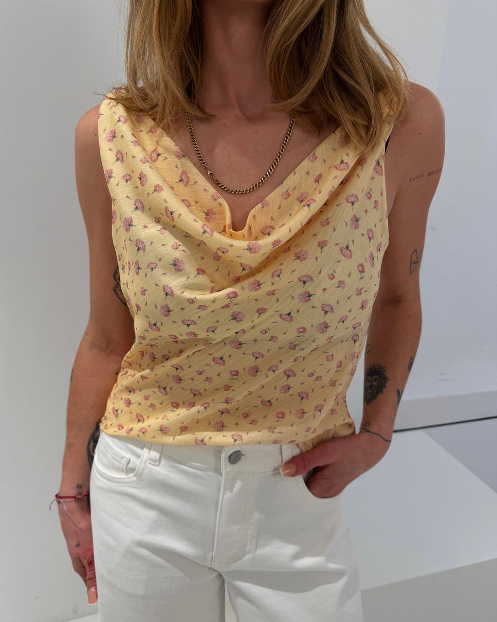 Top mit Wasserfallkragen