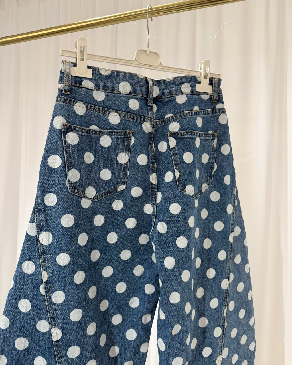 Jeans mit Punkten