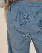 Hose mit Lochstickerei