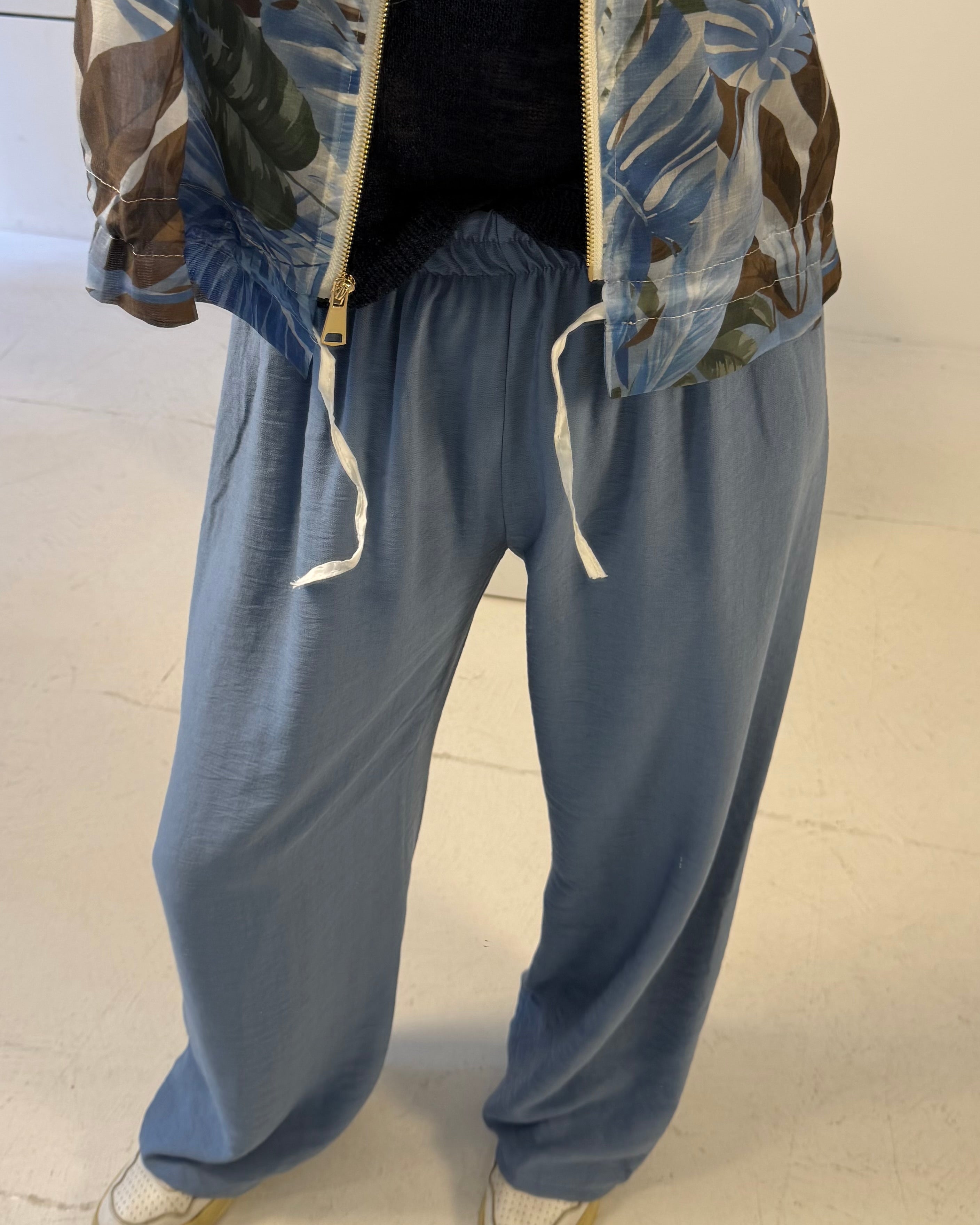 Stoffhose mit Gürtel