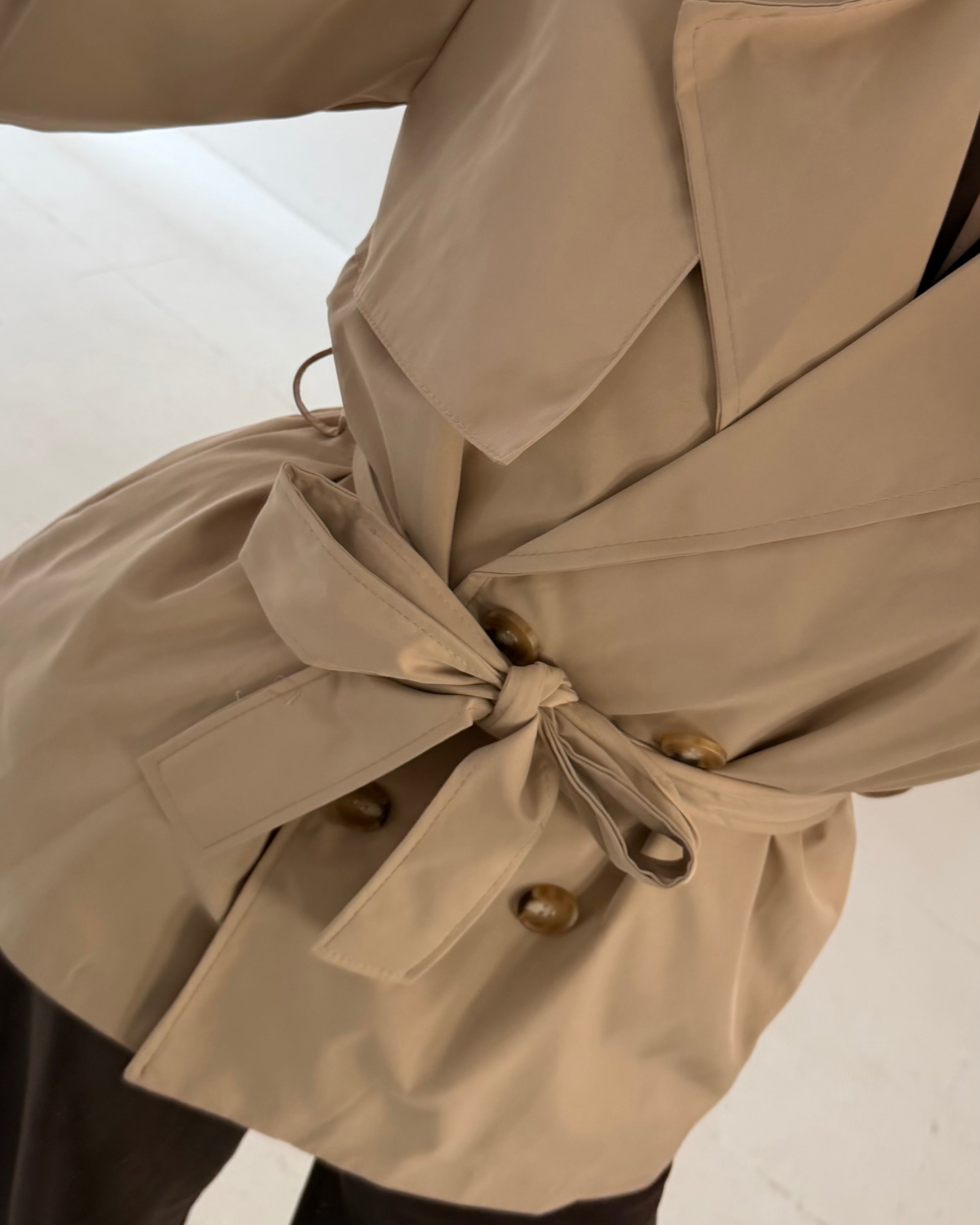 Kurzer Trenchcoat